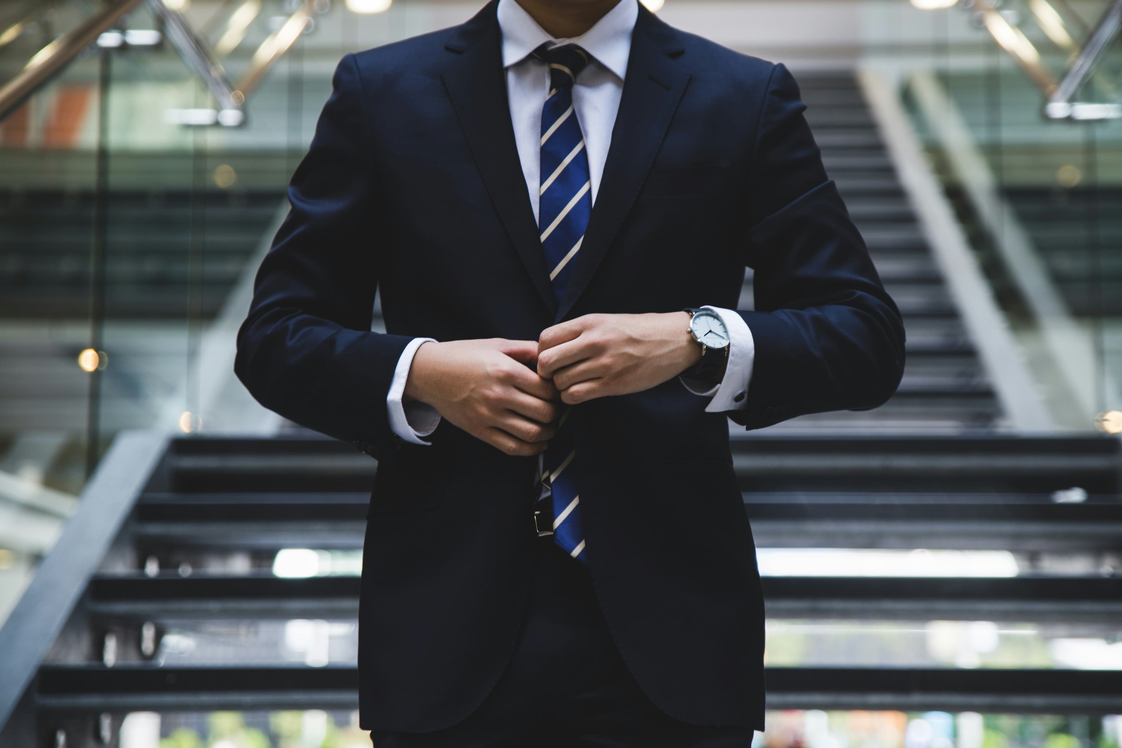 Image de l'article Pourquoi devenir un conseiller commercial en 2025 ?